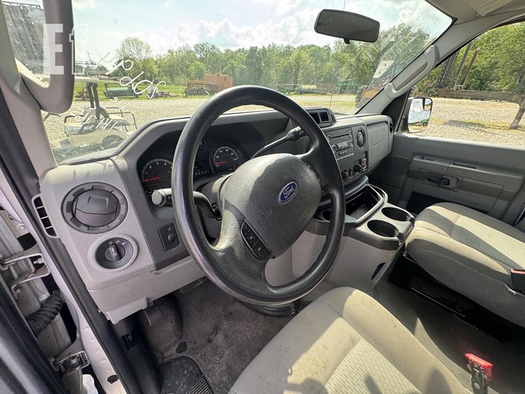 2013-ford-e350-image-13