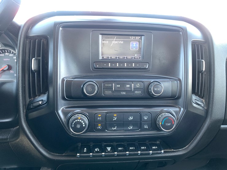 2022-chevrolet-silverado-6500hd-image-13