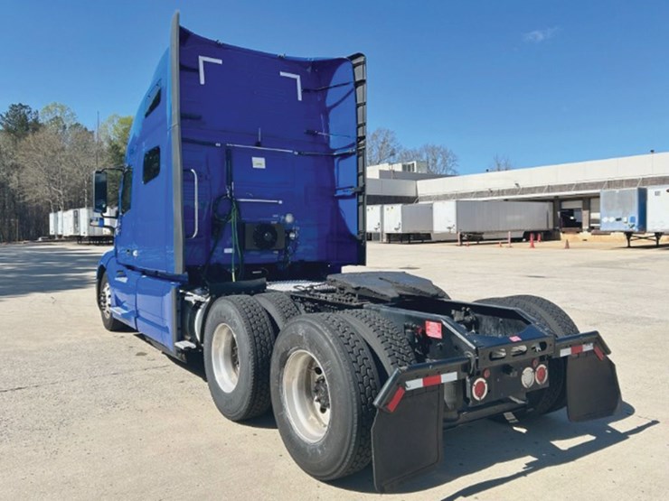 2020-volvo-vnl-760-image-2