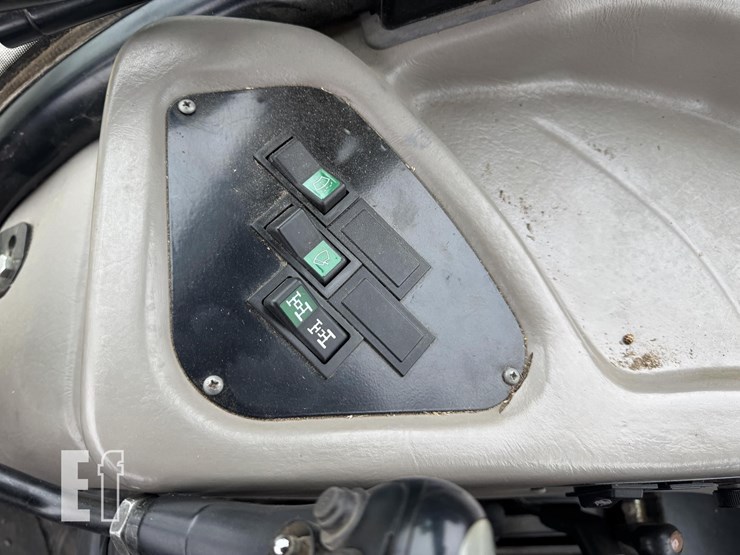 case-ih-farmall-120a-image-16