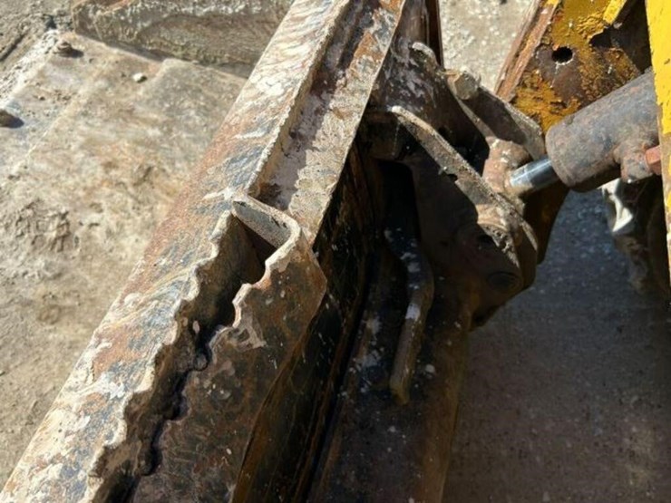 2009-caterpillar-232b2-image-31