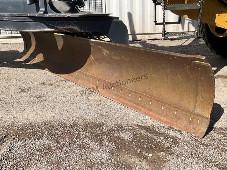 2011-deere-672g-image-11