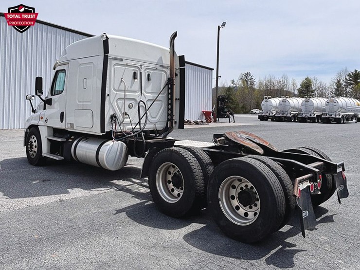 2019-freightliner-cascadia-125-image-3