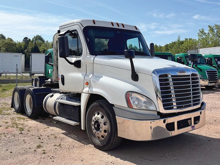 2016-freightliner-cascadia-125-image-1