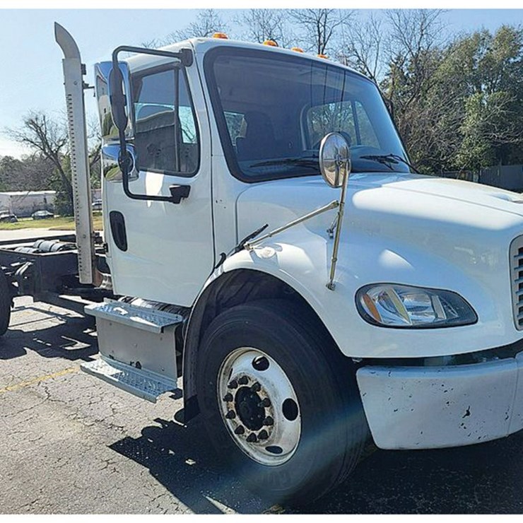 2016 FREIGHTLINER M2 106