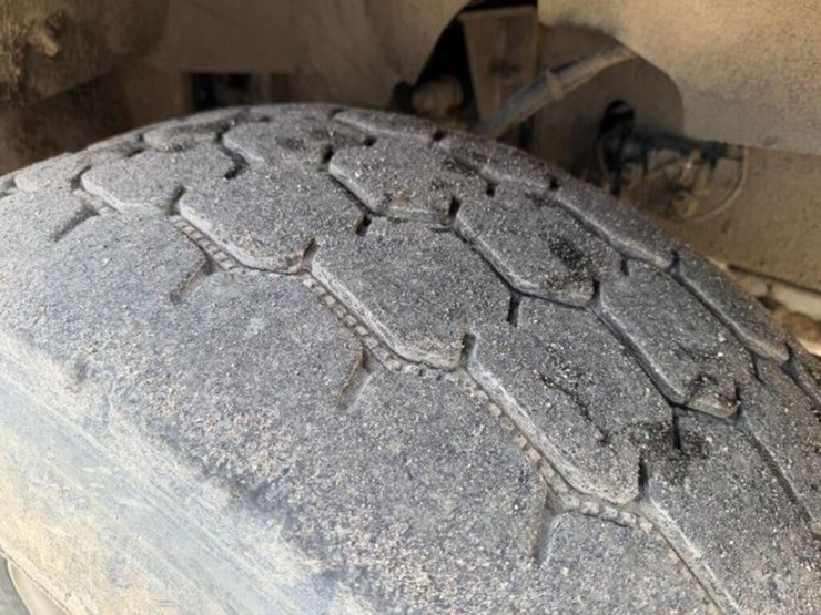 2011-mack-granite-gu813-image-70