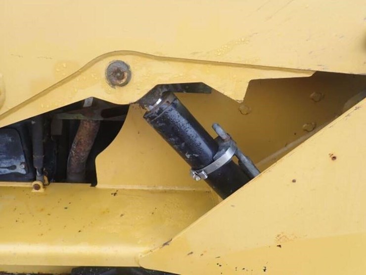 2010-caterpillar-232b-image-41