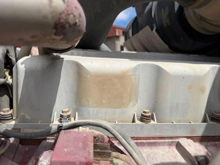 2011-mack-granite-gu813-image-42