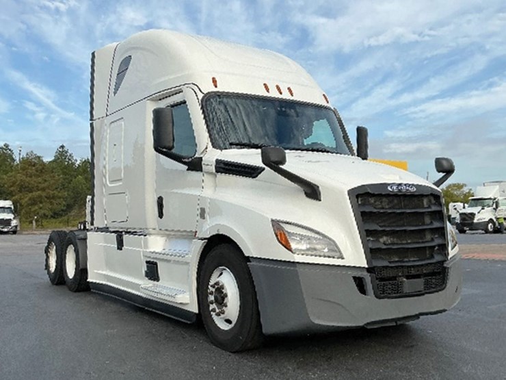 2021-freightliner-cascadia-126-image-1