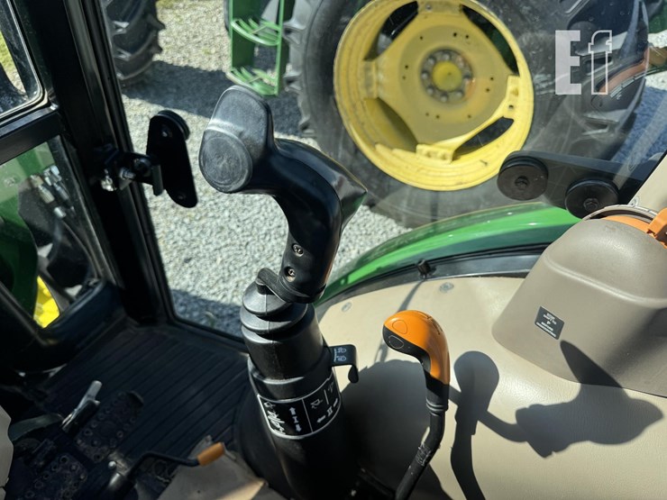 2022-john-deere-5055e-image-19