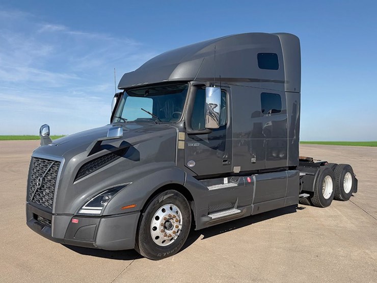 2022-volvo-vnl-760-image-1