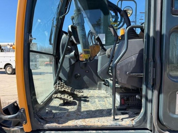 2023-hyundai-hx130a-lcr-image-12