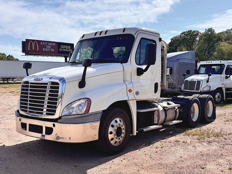 2016-freightliner-cascadia-125-image-2