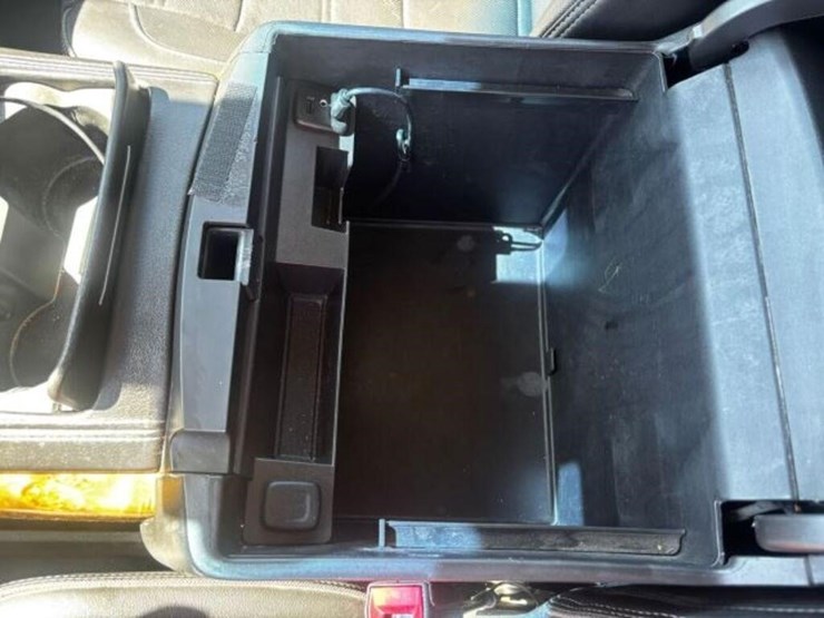 2016-gmc-yukon-denali-image-33