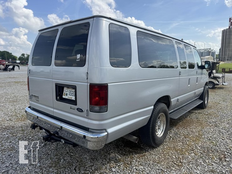 2013-ford-e350-image-8