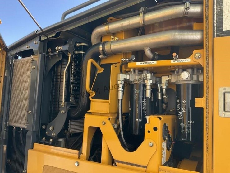 2011-deere-672g-image-21