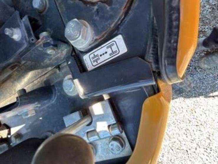 2019-deere-17g-image-40