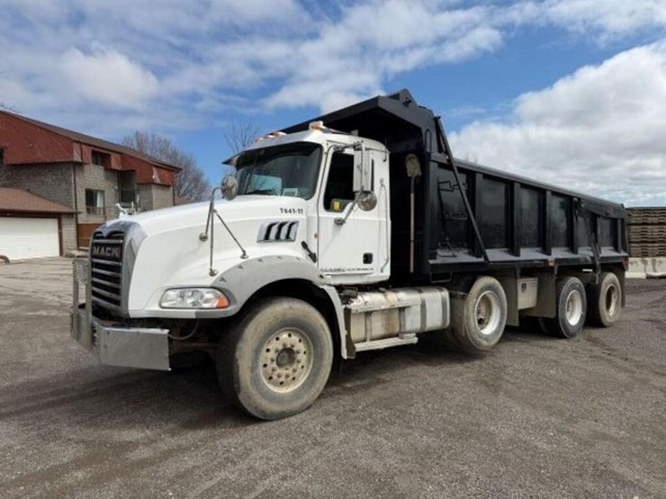 2011-mack-granite-gu813-image-1