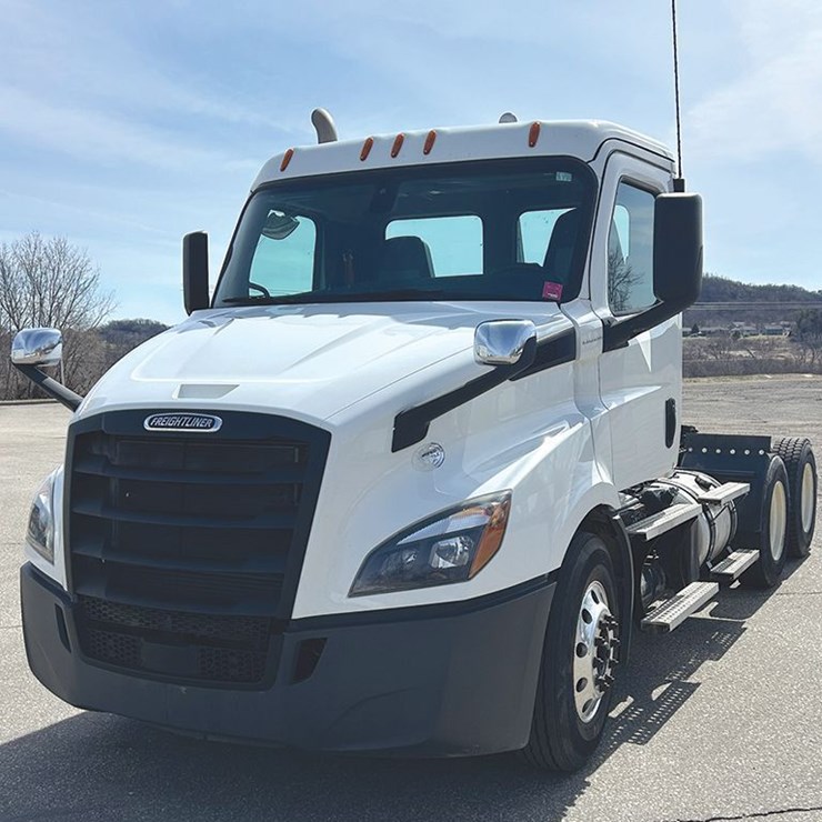 2020 FREIGHTLINER CASCADIA 116