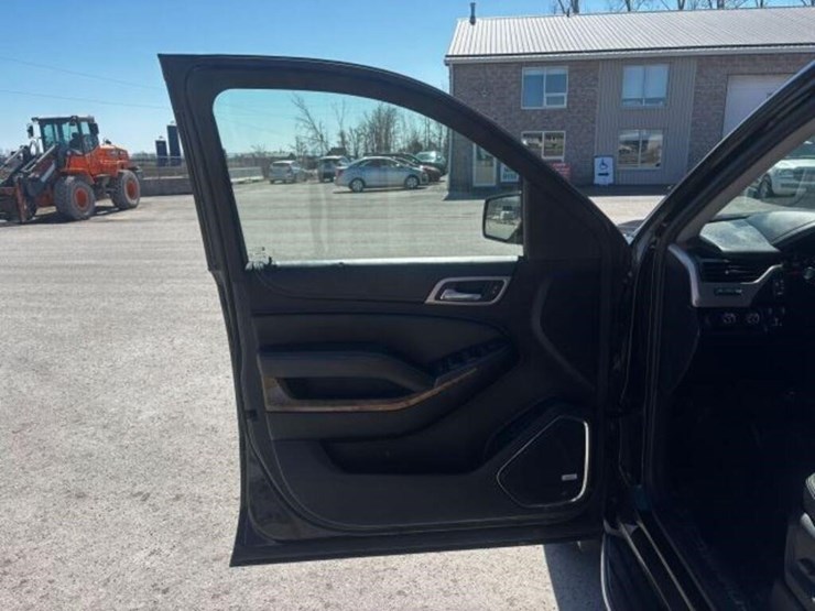 2016-gmc-yukon-denali-image-15