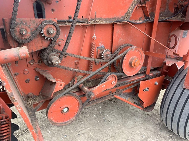 hesston-560-image-12