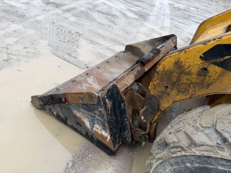 2009-caterpillar-232b2-image-21