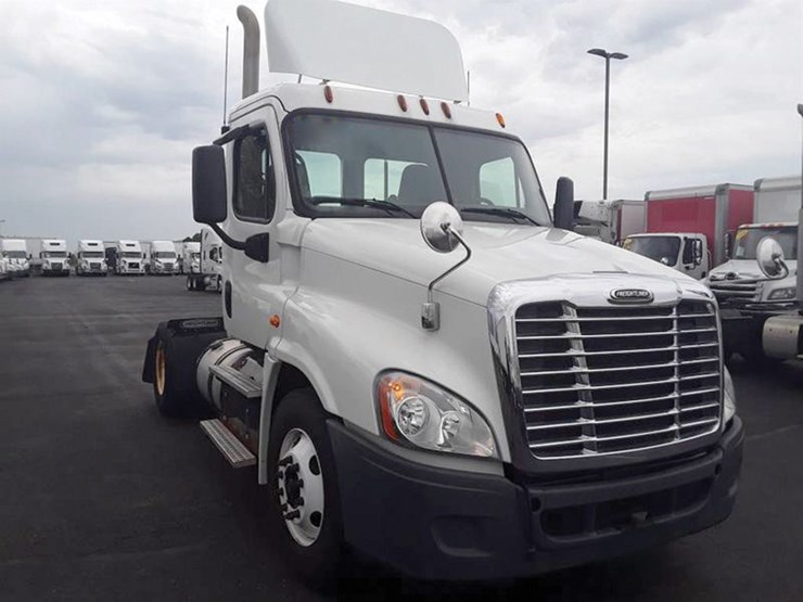 2018-freightliner-cascadia-125-image-2