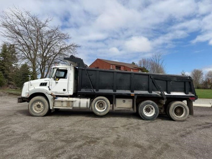 2011-mack-granite-gu813-image-7