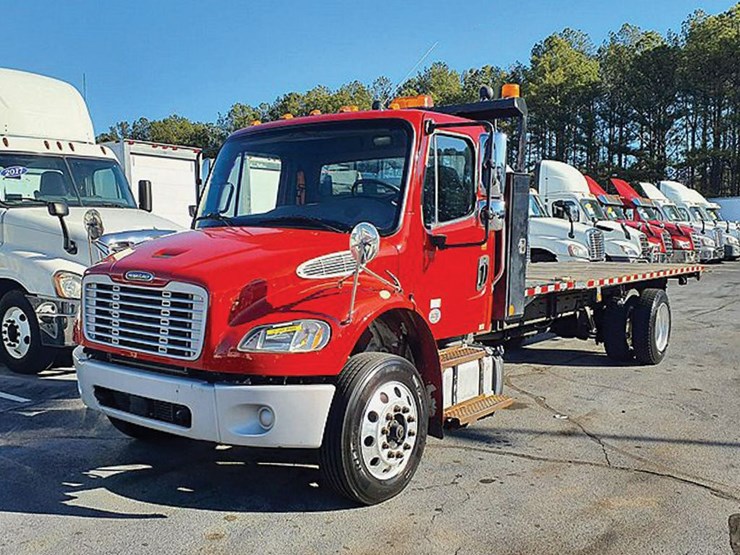 2019-freightliner-m2-106-image-1