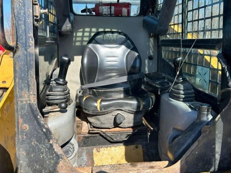 2009-caterpillar-232b2-image-13