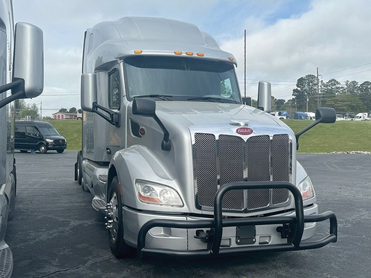 2021-peterbilt-579-image-2