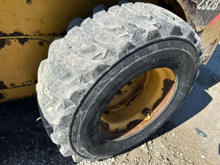 2009-caterpillar-232b2-image-39