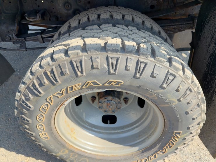 2015-ford-f350-xl-image-10