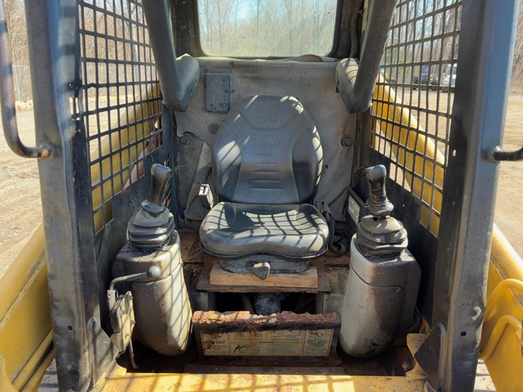 2002-caterpillar-247-image-18