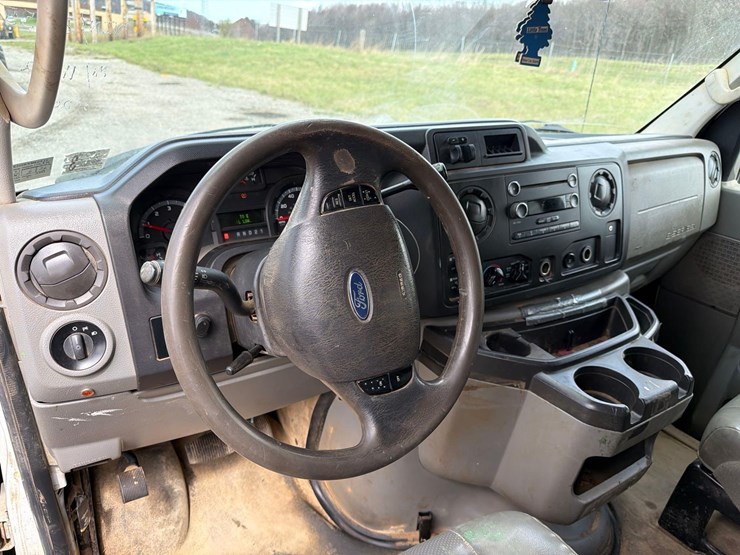 2014-ford-e350-image-14