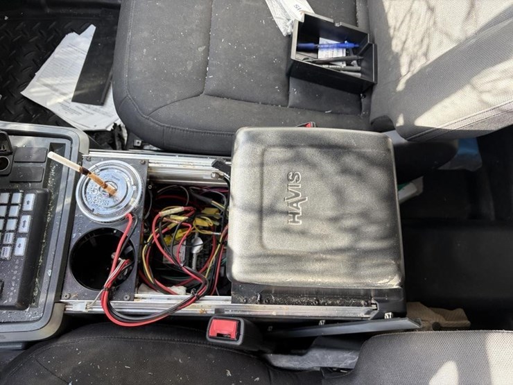 2022-ford-explorer-image-15