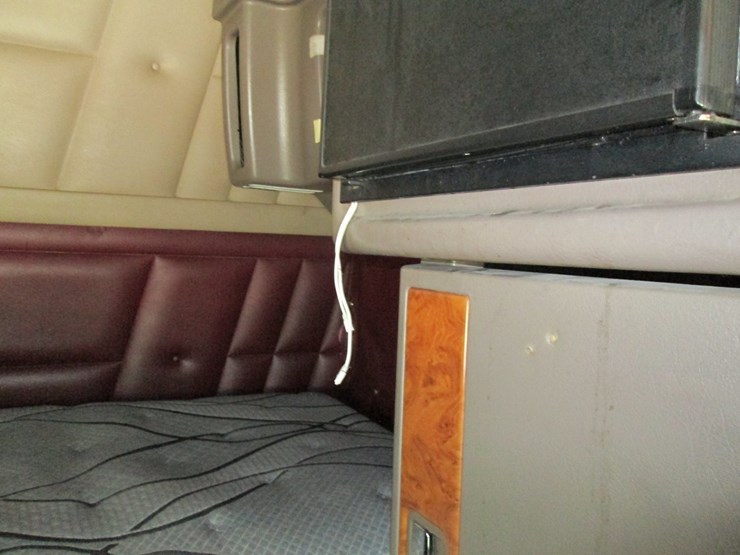 2008-peterbilt-389-image-34