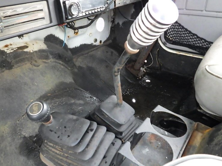 1992-jeep-wrangler-image-24