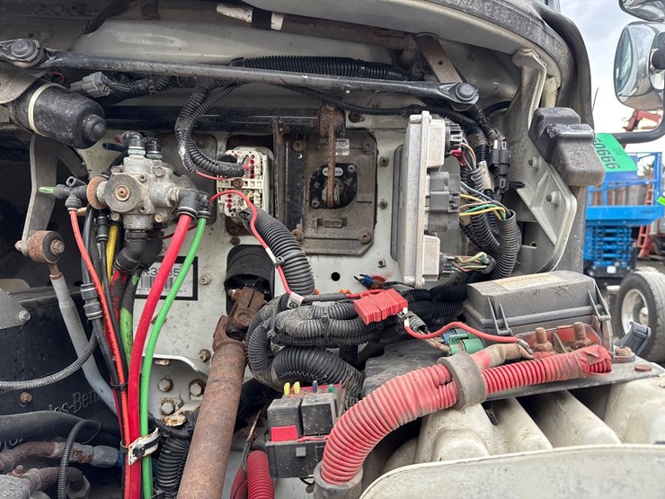 2010-massey-ferguson-8-image-15