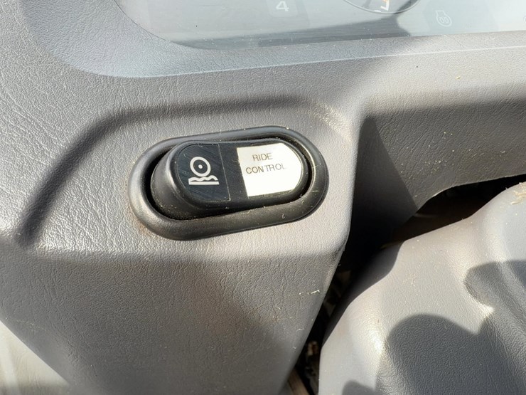 2013-komatsu-wa250pz-6-image-27