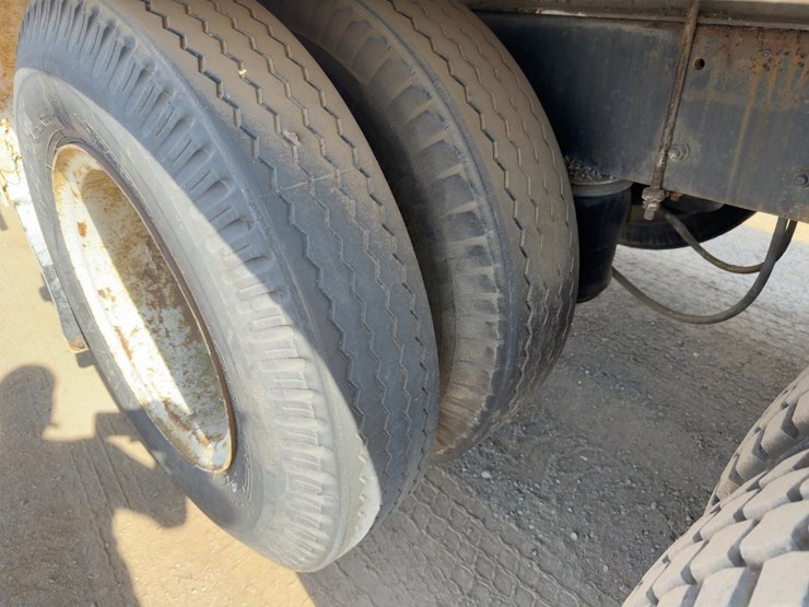 1984-mack-dm686s-image-21