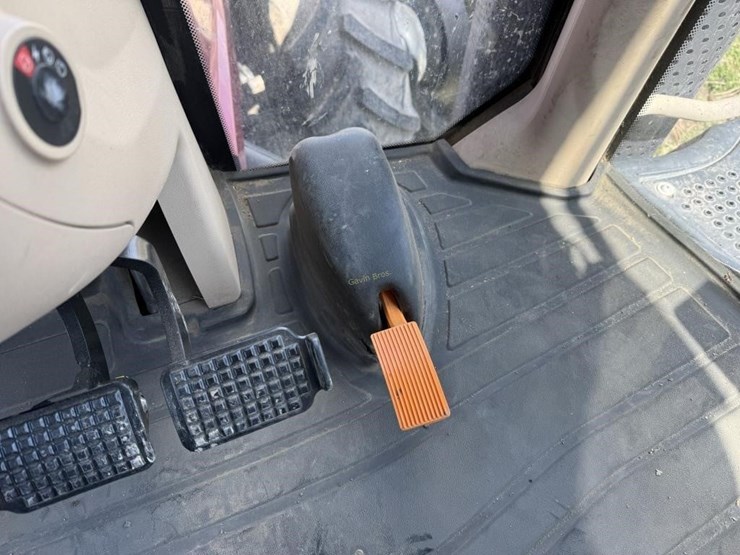 2023-case-ih-380-image-24