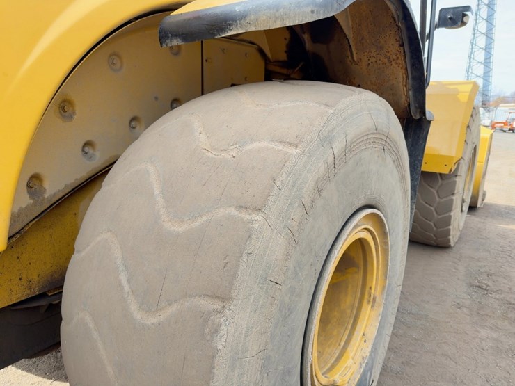 2010-caterpillar-966h-image-13