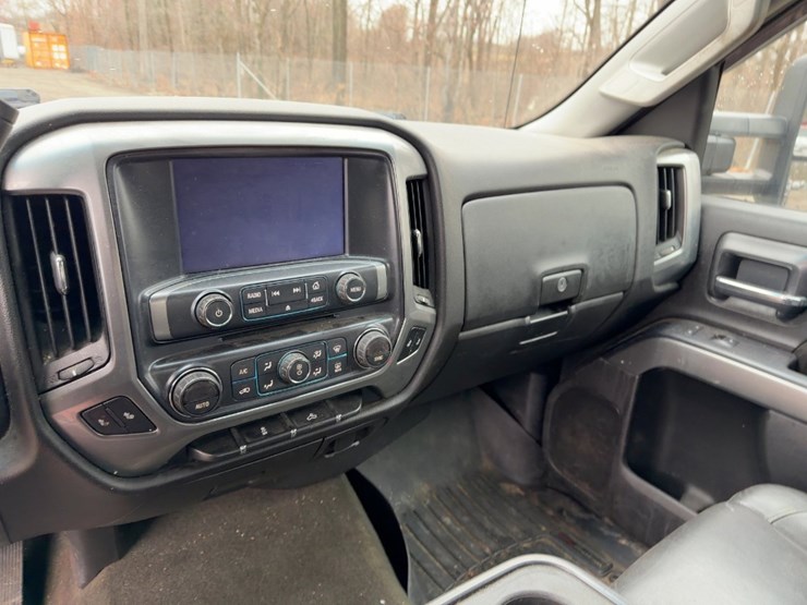 2016-chevrolet-silverado-2500hd-image-19