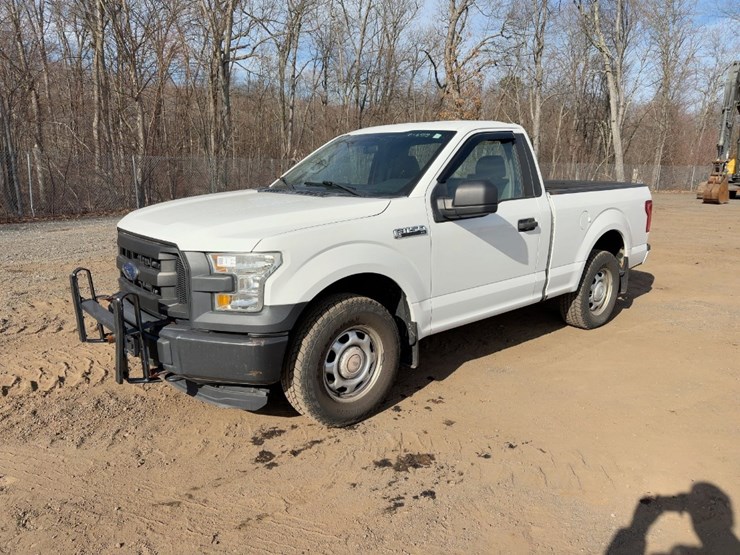 2016-ford-f150-xl-image-1