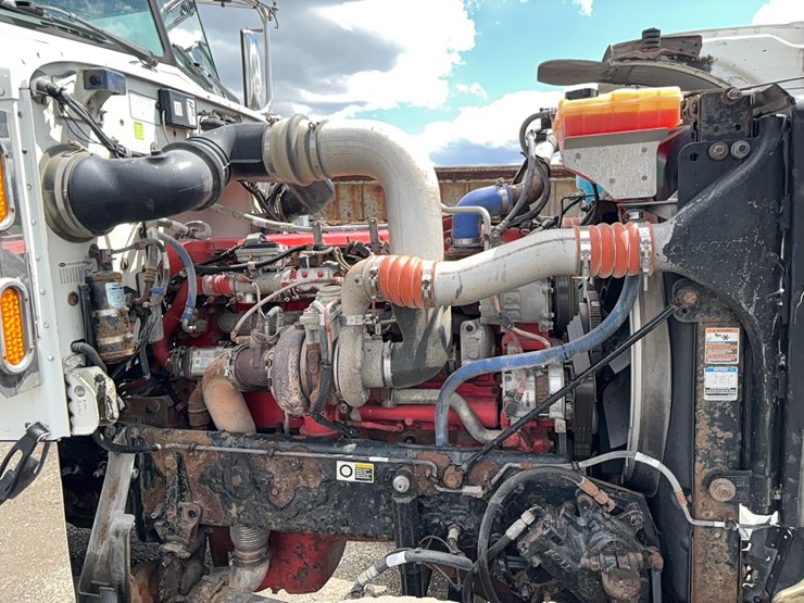 2013-peterbilt-388-image-9