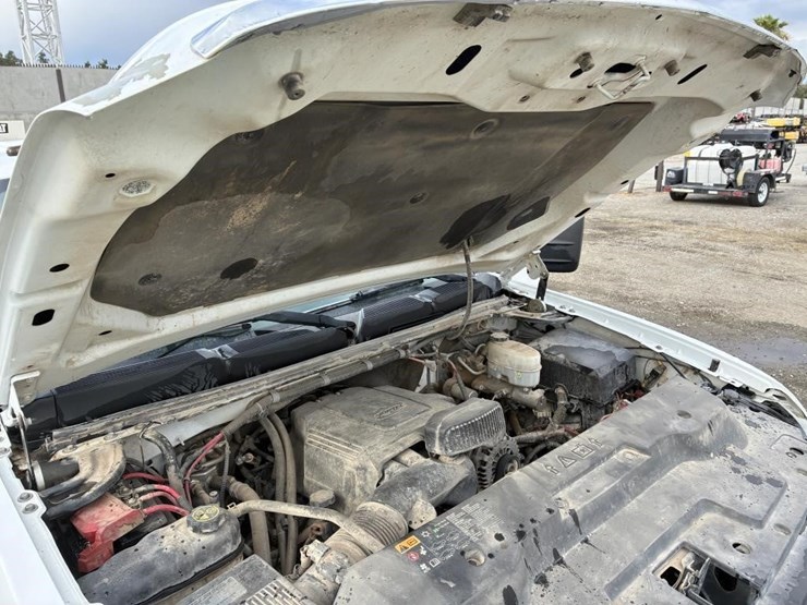 2013-chevrolet-silverado-3500-image-7