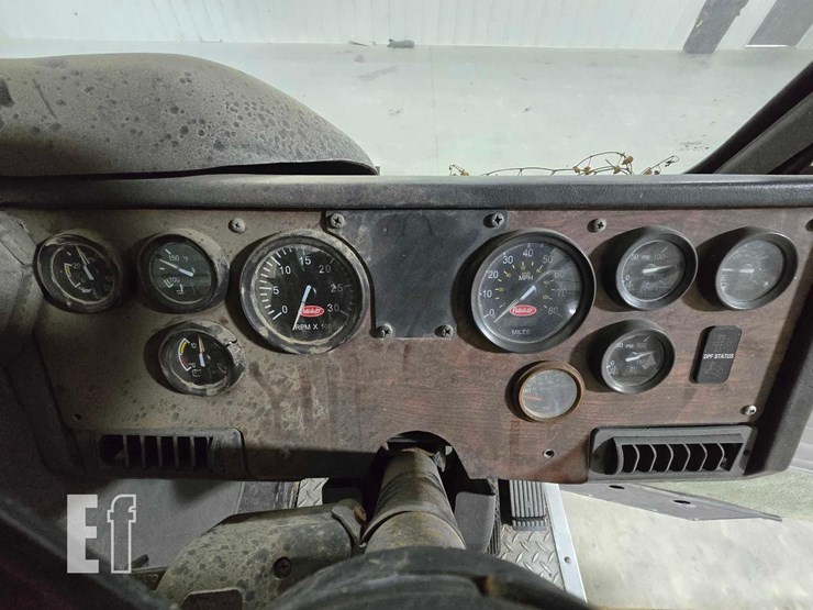 2008-peterbilt-320-image-12