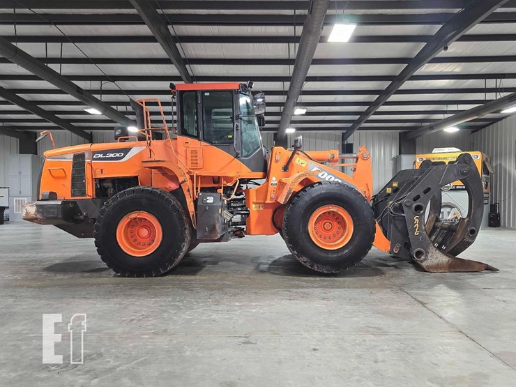 2017-doosan-dl300-5-image-6