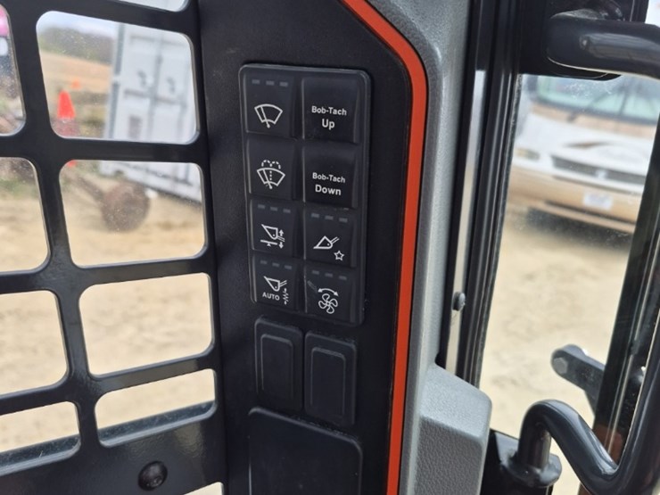 2020-bobcat-s76-image-19